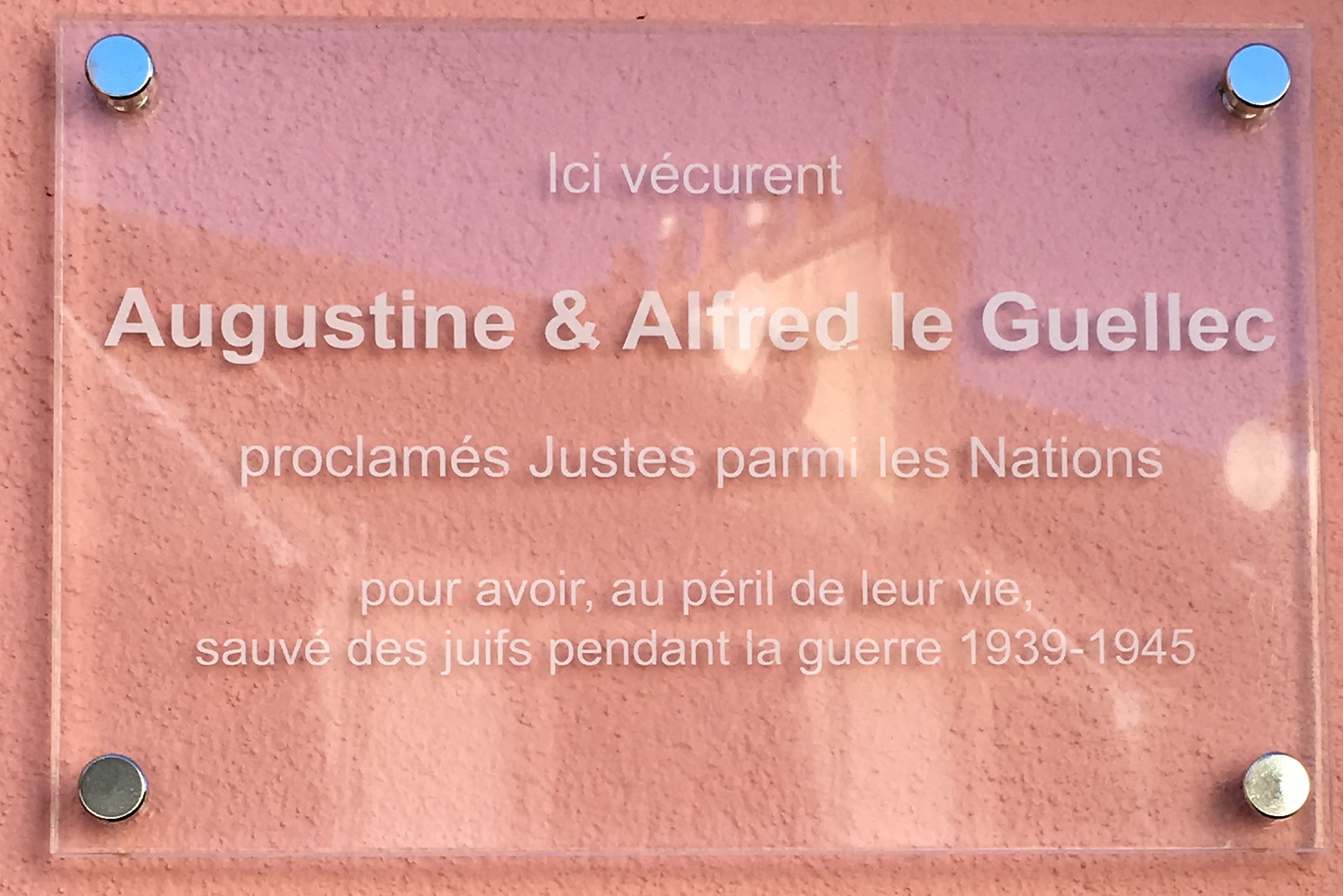 Plaque en hommage à Augustine & Alfred le Guellec, proclamés Justes parmi les Nations